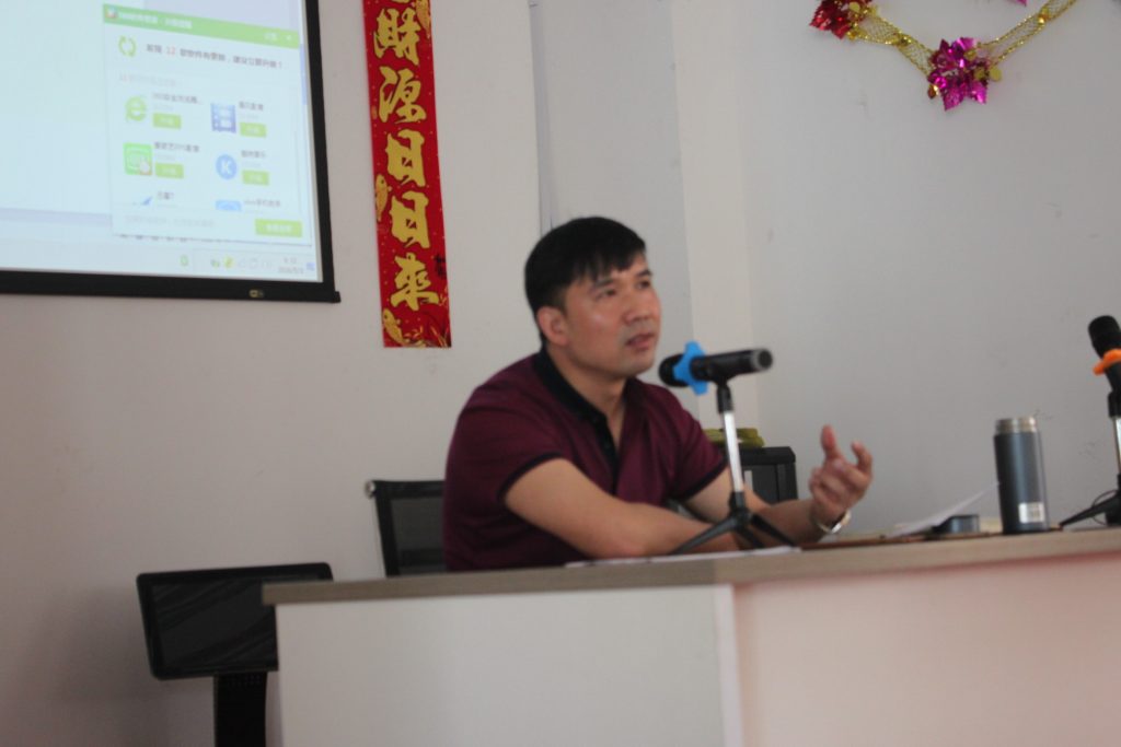 麗臣塑業(yè)總經理